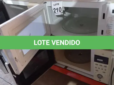 LOTE 210 - 04 MICRO-ONDAS DE MARCAS E MODELOS DIVERSOS. (NO ESTADO) ATENÇÃO! FAZER A VISITAÇÃO ANTES DE ARREMATAR, NÃO SABEMOS SE FUNCIONA, LEILÃO NÃO TEM GARANTIA E NEM DEVOLUÇÃO, SUJEITO A POSSÍVEIS AVARIAS VISÍVEIS/OCULTAS E/OU AUSÊNCIA DE COMPONENTES.