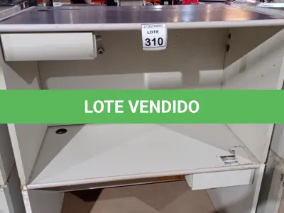 LOTE 310 - 02 MESAS DE ESCRITÓRIO EM MADEIRA. (NO ESTADO) ATENÇÃO! FAZER A VISITAÇÃO ANTES DE ARREMATAR, NÃO SABEMOS SE FUNCIONA, LEILÃO NÃO TEM GARANTIA E NEM DEVOLUÇÃO, SUJEITO A POSSÍVEIS AVARIAS VISÍVEIS/OCULTAS E/OU AUSÊNCIA DE COMPONENTES.