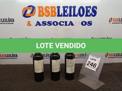 LOTE 246 - 03 GARRAFAS DE VINHO TINTO SECO FINO MALBEC LOTE 44 DE 750ML SAFRA 2020. (NO ESTADO) ATENÇÃO! FAZER A VISITAÇÃO ANTES DE ARREMATAR, NÃO SABEMOS SE FUNCIONA, LEILÃO NÃO TEM GARANTIA E NEM DEVOLUÇÃO, SUJEITO A POSSÍVEIS AVARIAS VISÍVEIS/OCULTAS E/OU AUSÊNCIA DE COMPONENTES.