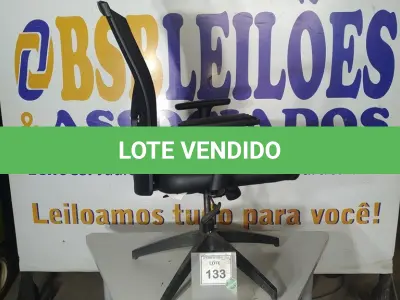 LOTE 133 - 01 CADEIRA DE ESCRITÓRIO. (NO ESTADO EM QUE SE ENCONTRA. SUJEITO A AVARIAS OCULTAS/VISÍVEIS.)