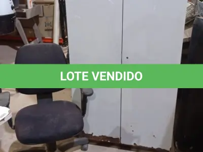 LOTE 233 - 01 ARMÁRIO DE MADEIRA COM PORTAS DE FERRO DE 1,53X0,81X0,48 CM E 01 CADEIRA COM RODINHAS. (NO ESTADO) ATENÇÃO! FAZER A VISITAÇÃO ANTES DE ARREMATAR, NÃO SABEMOS SE FUNCIONA, LEILÃO NÃO TEM GARANTIA E NEM DEVOLUÇÃO, SUJEITO A POSSÍVEIS AVARIAS VISÍVEIS/OCULTAS E/OU AUSÊNCIA DE COMPONENTES.