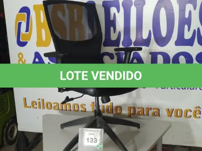 LOTE 133 - 01 CADEIRA DE ESCRITÓRIO. (NO ESTADO EM QUE SE ENCONTRA. SUJEITO A AVARIAS OCULTAS/VISÍVEIS.)