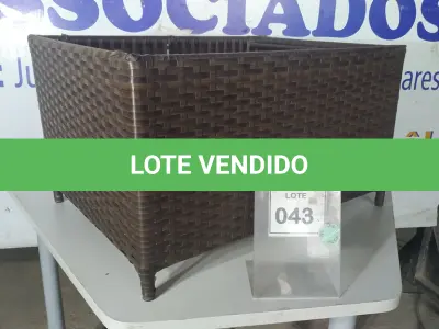 LOTE 043 - 01 MESA DE CENTRO DE JARDIM. (NO ESTADO EM QUE SE ENCONTRA. SUJEITO A AVARIAS OCULTAS/VISÍVEIS.) BH1653T