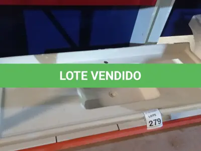 LOTE 279 - 01 PIA DE 1,40X,056 CM E 01 VASO SANITÁRIO. (NO ESTADO) ATENÇÃO! FAZER A VISITAÇÃO ANTES DE ARREMATAR, NÃO SABEMOS SE FUNCIONA, LEILÃO NÃO TEM GARANTIA E NEM DEVOLUÇÃO, SUJEITO A POSSÍVEIS AVARIAS VISÍVEIS/OCULTAS E/OU AUSÊNCIA DE COMPONENTES.