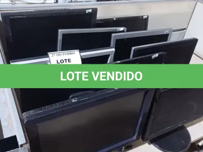 LOTE 125 - 09 MONITORES DE MARCAS E MODELOS DIVERSO. (NO ESTADO) ATENÇÃO! FAZER A VISITAÇÃO ANTES DE ARREMATAR, NÃO SABEMOS SE FUNCIONA, LEILÃO NÃO TEM GARANTIA E NEM DEVOLUÇÃO, SUJEITO A POSSÍVEIS AVARIAS VISÍVEIS/OCULTAS E/OU AUSÊNCIA DE COMPONENTES.