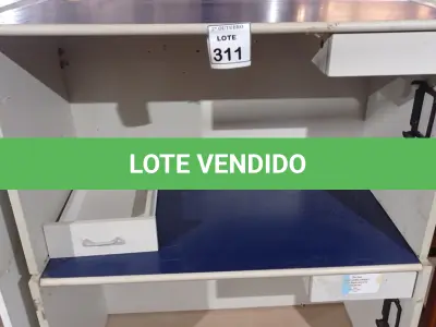 LOTE 311 - 02 MESAS DE ESCRITÓRIO EM MADEIRA. (NO ESTADO) ATENÇÃO! FAZER A VISITAÇÃO ANTES DE ARREMATAR, NÃO SABEMOS SE FUNCIONA, LEILÃO NÃO TEM GARANTIA E NEM DEVOLUÇÃO, SUJEITO A POSSÍVEIS AVARIAS VISÍVEIS/OCULTAS E/OU AUSÊNCIA DE COMPONENTES.
