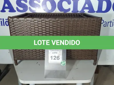 LOTE 126 - 01 MESA DE CENTRO DE JARDIM. (NO ESTADO EM QUE SE ENCONTRA. SUJEITO A AVARIAS OCULTAS/VISÍVEIS.) BH1646S