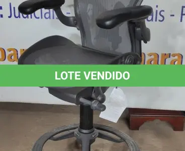 LOTE 090 - 01 CADEIRA DE ESCRITÓRIO ALTA  HERMAM MILLER. (NO ESTADO EM QUE SE ENCONTRA. SUJEITO A AVARIAS OCULTAS/VISÍVEIS.)