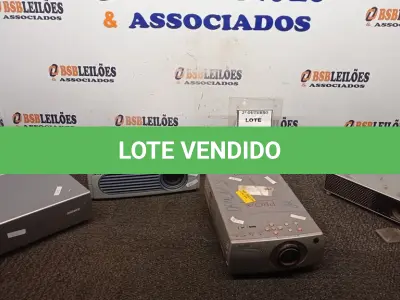 LOTE 156 - 04 PROJETORES DE MARCAS E MODELOS DIVERSOS. (NO ESTADO) ATENÇÃO! FAZER A VISITAÇÃO ANTES DE ARREMATAR, NÃO SABEMOS SE FUNCIONA, LEILÃO NÃO TEM GARANTIA E NEM DEVOLUÇÃO, SUJEITO A POSSÍVEIS AVARIAS VISÍVEIS/OCULTAS E/OU AUSÊNCIA DE COMPONENTES.