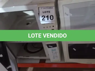 LOTE 210 - 04 MICRO-ONDAS DE MARCAS E MODELOS DIVERSOS. (NO ESTADO) ATENÇÃO! FAZER A VISITAÇÃO ANTES DE ARREMATAR, NÃO SABEMOS SE FUNCIONA, LEILÃO NÃO TEM GARANTIA E NEM DEVOLUÇÃO, SUJEITO A POSSÍVEIS AVARIAS VISÍVEIS/OCULTAS E/OU AUSÊNCIA DE COMPONENTES.