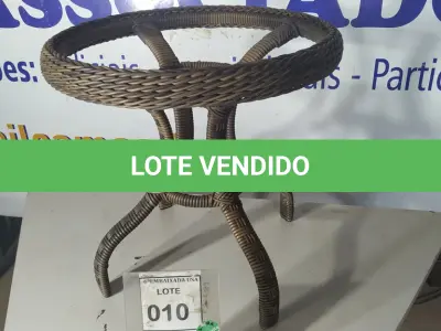 LOTE 010 - 01 MESA DE CANTO DE JARDIM. (NO ESTADO EM QUE SE ENCONTRA. SUJEITO A AVARIAS OCULTAS/VISÍVEIS.) BF8661K