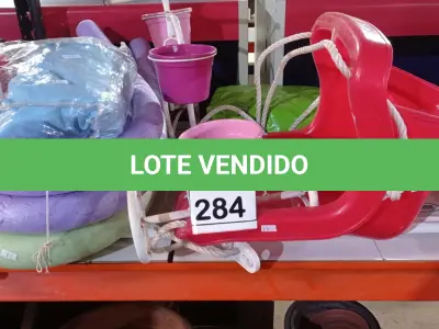 LOTE 284 - 01 VELOCÍPEDE DECORATIVO PARA JARDIM COM 03 VASOS, 02 BOIAS INFLÁVEIS PRA CRIANÇA, 02 BOIAS DE BRAÇO, 04 BOIAS ESPAGUETE, 02 PROTETORES DE CAMA INFANTIL E 01 CADEIRA DE BALANÇO COM CORDA. (NO ESTADO) ATENÇÃO! FAZER A VISITAÇÃO ANTES DE ARREMATAR, NÃO SABEMOS SE FUNCIONA, LEILÃO NÃO TEM GARANTIA E NEM DEVOLUÇÃO, SUJEITO A POSSÍVEIS AVARIAS VISÍVEIS/OCULTAS E/OU AUSÊNCIA DE COMPONENTES.
