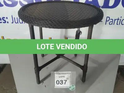 LOTE 037 - 01 MESA DE CANTO. (NO ESTADO EM QUE SE ENCONTRA. SUJEITO A AVARIAS OCULTAS/VISÍVEIS.) AV9396T