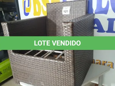 LOTE 121 - 01 POLTRONA DE JARDIM. (NO ESTADO EM QUE SE ENCONTRA. SUJEITO A AVARIAS OCULTAS/VISÍVEIS.) BH1653C