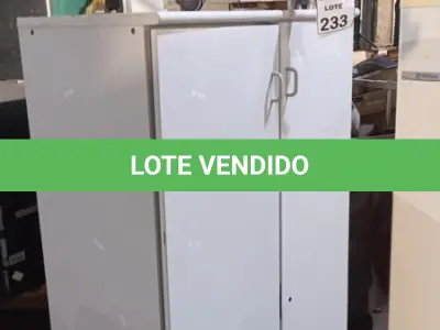 LOTE 233 - 01 ARMÁRIO DE MADEIRA COM PORTAS DE FERRO DE 1,53X0,81X0,48 CM E 01 CADEIRA COM RODINHAS. (NO ESTADO) ATENÇÃO! FAZER A VISITAÇÃO ANTES DE ARREMATAR, NÃO SABEMOS SE FUNCIONA, LEILÃO NÃO TEM GARANTIA E NEM DEVOLUÇÃO, SUJEITO A POSSÍVEIS AVARIAS VISÍVEIS/OCULTAS E/OU AUSÊNCIA DE COMPONENTES.