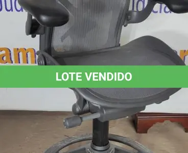 LOTE 090 - 01 CADEIRA DE ESCRITÓRIO ALTA  HERMAM MILLER. (NO ESTADO EM QUE SE ENCONTRA. SUJEITO A AVARIAS OCULTAS/VISÍVEIS.)