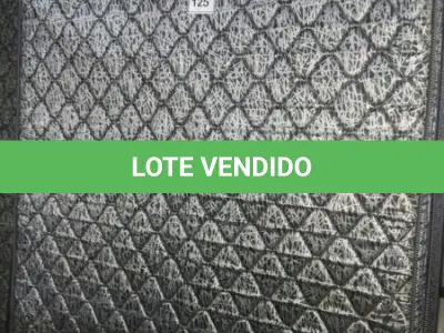 LOTE 125 - 01 COLCHÃO CASAL COM BASE 1,98CM X 1,58CM. (NO ESTADO EM QUE SE ENCONTRA. SUJEITO A AVARIAS OCULTAS/VISÍVEIS.) AU2181W
