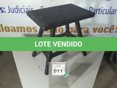 LOTE 011 - 01 MESA DE CANTO. (NO ESTADO EM QUE SE ENCONTRA. SUJEITO A AVARIAS OCULTAS/VISÍVEIS.) BH1680C