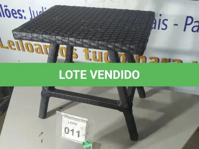 LOTE 011 - 01 MESA DE CANTO. (NO ESTADO EM QUE SE ENCONTRA. SUJEITO A AVARIAS OCULTAS/VISÍVEIS.) BH1680C
