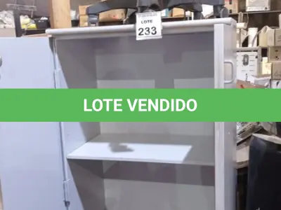 LOTE 233 - 01 ARMÁRIO DE MADEIRA COM PORTAS DE FERRO DE 1,53X0,81X0,48 CM E 01 CADEIRA COM RODINHAS. (NO ESTADO) ATENÇÃO! FAZER A VISITAÇÃO ANTES DE ARREMATAR, NÃO SABEMOS SE FUNCIONA, LEILÃO NÃO TEM GARANTIA E NEM DEVOLUÇÃO, SUJEITO A POSSÍVEIS AVARIAS VISÍVEIS/OCULTAS E/OU AUSÊNCIA DE COMPONENTES.