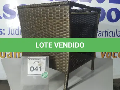 LOTE 041 - 01 MESA DE CANTO DE JARDIM. (NO ESTADO EM QUE SE ENCONTRA. SUJEITO A AVARIAS OCULTAS/VISÍVEIS.) BJ7455P
