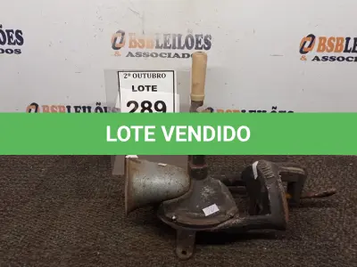 LOTE 289 - 01 MOEDOR DE GRÃOS. (NO ESTADO) ATENÇÃO! FAZER A VISITAÇÃO ANTES DE ARREMATAR, NÃO SABEMOS SE FUNCIONA, LEILÃO NÃO TEM GARANTIA E NEM DEVOLUÇÃO, SUJEITO A POSSÍVEIS AVARIAS VISÍVEIS/OCULTAS E/OU AUSÊNCIA DE COMPONENTES.