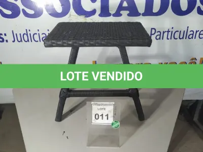 LOTE 011 - 01 MESA DE CANTO. (NO ESTADO EM QUE SE ENCONTRA. SUJEITO A AVARIAS OCULTAS/VISÍVEIS.) BH1680C