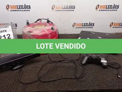 LOTE 212 - 01 PLAY STATIOS 3, 01 JOYSTICK, 01 KINECT DE XBOX E 01 INFLADOR DE BALÕES. (NO ESTADO) ATENÇÃO! FAZER A VISITAÇÃO ANTES DE ARREMATAR, NÃO SABEMOS SE FUNCIONA, LEILÃO NÃO TEM GARANTIA E NEM DEVOLUÇÃO, SUJEITO A POSSÍVEIS AVARIAS VISÍVEIS/OCULTAS E/OU AUSÊNCIA DE COMPONENTES.