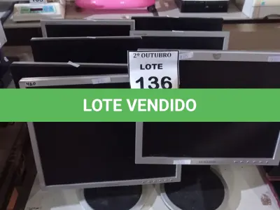 LOTE 136 - 08 MONITORES LCD DE MARCAS E MODELOS DIVERSOS. (NO ESTADO) ATENÇÃO! FAZER A VISITAÇÃO ANTES DE ARREMATAR, NÃO SABEMOS SE FUNCIONA, LEILÃO NÃO TEM GARANTIA E NEM DEVOLUÇÃO, SUJEITO A POSSÍVEIS AVARIAS VISÍVEIS/OCULTAS E/OU AUSÊNCIA DE COMPONENTES.