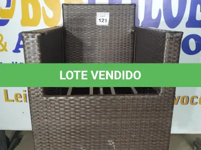 LOTE 121 - 01 POLTRONA DE JARDIM. (NO ESTADO EM QUE SE ENCONTRA. SUJEITO A AVARIAS OCULTAS/VISÍVEIS.) BH1653C