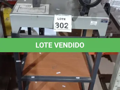 LOTE 302 - 01 GUILHOTINA DE MESA. (NO ESTADO) ATENÇÃO! FAZER A VISITAÇÃO ANTES DE ARREMATAR, NÃO SABEMOS SE FUNCIONA, LEILÃO NÃO TEM GARANTIA E NEM DEVOLUÇÃO, SUJEITO A POSSÍVEIS AVARIAS VISÍVEIS/OCULTAS E/OU AUSÊNCIA DE COMPONENTES.