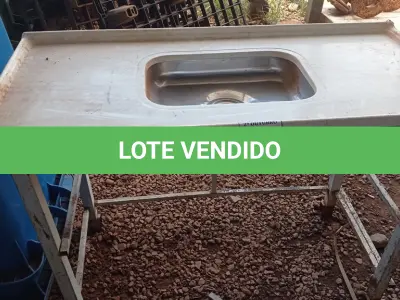 LOTE 322 - 01 PIA COM BASE DE FERRO. (NO ESTADO) ATENÇÃO! FAZER A VISITAÇÃO ANTES DE ARREMATAR, NÃO SABEMOS SE FUNCIONA, LEILÃO NÃO TEM GARANTIA E NEM DEVOLUÇÃO, SUJEITO A POSSÍVEIS AVARIAS VISÍVEIS/OCULTAS E/OU AUSÊNCIA DE COMPONENTES.