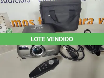 LOTE 076 - 01 PROJETOR INFOCUS LP290 COM BOLSA. (NO ESTADO EM QUE SE ENCONTRA. SUJEITO A AVARIAS OCULTAS/VISÍVEIS.) CS560027