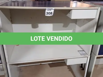 LOTE 308 - 02 MESAS DE ESCRITÓRIO EM MADEIRA. (NO ESTADO) ATENÇÃO! FAZER A VISITAÇÃO ANTES DE ARREMATAR, NÃO SABEMOS SE FUNCIONA, LEILÃO NÃO TEM GARANTIA E NEM DEVOLUÇÃO, SUJEITO A POSSÍVEIS AVARIAS VISÍVEIS/OCULTAS E/OU AUSÊNCIA DE COMPONENTES.