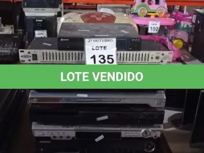 LOTE 135 - 01 LOTE COM VÁRIOS APARELHOS DE DVD, VÍDEO CASSETE E ELETRÔNICOS DIVERSOS PARA RETIRADA DE PEÇAS. (NO ESTADO) ATENÇÃO! FAZER A VISITAÇÃO ANTES DE ARREMATAR, NÃO SABEMOS SE FUNCIONA, LEILÃO NÃO TEM GARANTIA E NEM DEVOLUÇÃO, SUJEITO A POSSÍVEIS AVARIAS VISÍVEIS/OCULTAS E/OU AUSÊNCIA DE COMPONENTES.
