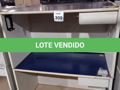 LOTE 309 - 02 MESAS DE ESCRITÓRIO EM MADEIRA. (NO ESTADO) ATENÇÃO! FAZER A VISITAÇÃO ANTES DE ARREMATAR, NÃO SABEMOS SE FUNCIONA, LEILÃO NÃO TEM GARANTIA E NEM DEVOLUÇÃO, SUJEITO A POSSÍVEIS AVARIAS VISÍVEIS/OCULTAS E/OU AUSÊNCIA DE COMPONENTES.