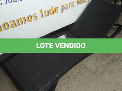 LOTE 129 - 01 ESPREGUIÇADEIRA. (NO ESTADO EM QUE SE ENCONTRA. SUJEITO A AVARIAS OCULTAS/VISÍVEIS.) BH1680K