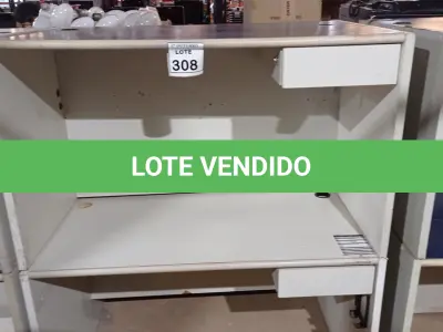 LOTE 308 - 02 MESAS DE ESCRITÓRIO EM MADEIRA. (NO ESTADO) ATENÇÃO! FAZER A VISITAÇÃO ANTES DE ARREMATAR, NÃO SABEMOS SE FUNCIONA, LEILÃO NÃO TEM GARANTIA E NEM DEVOLUÇÃO, SUJEITO A POSSÍVEIS AVARIAS VISÍVEIS/OCULTAS E/OU AUSÊNCIA DE COMPONENTES.