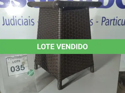 LOTE 035 - 01 MESA DE CANTO. (NO ESTADO EM QUE SE ENCONTRA. SUJEITO A AVARIAS OCULTAS/VISÍVEIS.) BJ7389K