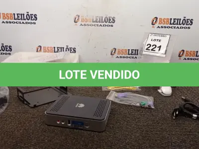 LOTE 221 - 01 MINI CPU COM CABOS WEB CAM. (NO ESTADO) ATENÇÃO! FAZER A VISITAÇÃO ANTES DE ARREMATAR, NÃO SABEMOS SE FUNCIONA, LEILÃO NÃO TEM GARANTIA E NEM DEVOLUÇÃO, SUJEITO A POSSÍVEIS AVARIAS VISÍVEIS/OCULTAS E/OU AUSÊNCIA DE COMPONENTES.