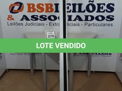 LOTE 270 - 01 TELA DE PROJEÇÃO RETRÁTIL. (NO ESTADO) ATENÇÃO! FAZER A VISITAÇÃO ANTES DE ARREMATAR, NÃO SABEMOS SE FUNCIONA, LEILÃO NÃO TEM GARANTIA E NEM DEVOLUÇÃO, SUJEITO A POSSÍVEIS AVARIAS VISÍVEIS/OCULTAS E/OU AUSÊNCIA DE COMPONENTES.