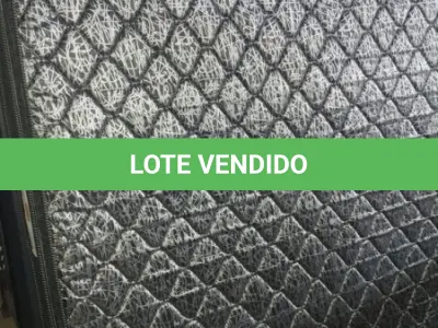 LOTE 125 - 01 COLCHÃO CASAL COM BASE 1,98CM X 1,58CM. (NO ESTADO EM QUE SE ENCONTRA. SUJEITO A AVARIAS OCULTAS/VISÍVEIS.) AU2181W
