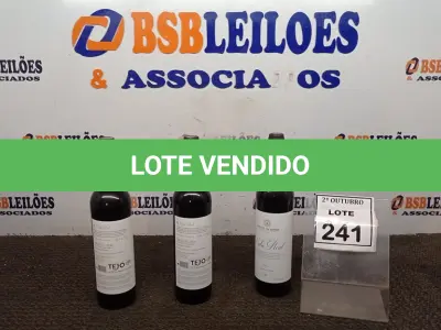 LOTE 241 - 03 GARRAFAS DE VINHO FINO TINTO SECO VALA REAL DE 750ML SAFRA 2019. (NO ESTADO) ATENÇÃO! FAZER A VISITAÇÃO ANTES DE ARREMATAR, NÃO SABEMOS SE FUNCIONA, LEILÃO NÃO TEM GARANTIA E NEM DEVOLUÇÃO, SUJEITO A POSSÍVEIS AVARIAS VISÍVEIS/OCULTAS E/OU AUSÊNCIA DE COMPONENTES.