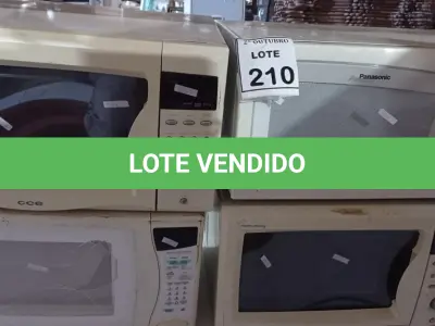 LOTE 210 - 04 MICRO-ONDAS DE MARCAS E MODELOS DIVERSOS. (NO ESTADO) ATENÇÃO! FAZER A VISITAÇÃO ANTES DE ARREMATAR, NÃO SABEMOS SE FUNCIONA, LEILÃO NÃO TEM GARANTIA E NEM DEVOLUÇÃO, SUJEITO A POSSÍVEIS AVARIAS VISÍVEIS/OCULTAS E/OU AUSÊNCIA DE COMPONENTES.