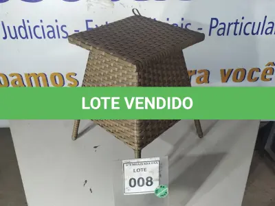 LOTE 008 - 01 MESA DE CANTO. (NO ESTADO EM QUE SE ENCONTRA. SUJEITO A AVARIAS OCULTAS/VISÍVEIS.) BH1523J