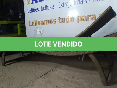 LOTE 124 - 01 ESPREGUIÇADEIRA. (NO ESTADO EM QUE SE ENCONTRA. SUJEITO A AVARIAS OCULTAS/VISÍVEIS.) BJ7401F