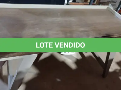 LOTE 314 - 01 APARADOR EM MADEIRA COM 03 GAVETAS. (NO ESTADO) ATENÇÃO! FAZER A VISITAÇÃO ANTES DE ARREMATAR, NÃO SABEMOS SE FUNCIONA, LEILÃO NÃO TEM GARANTIA E NEM DEVOLUÇÃO, SUJEITO A POSSÍVEIS AVARIAS VISÍVEIS/OCULTAS E/OU AUSÊNCIA DE COMPONENTES.