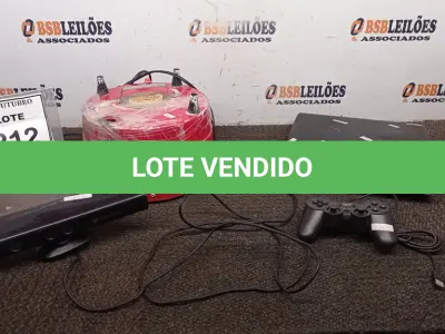 LOTE 212 - 01 PLAY STATIOS 3, 01 JOYSTICK, 01 KINECT DE XBOX E 01 INFLADOR DE BALÕES. (NO ESTADO) ATENÇÃO! FAZER A VISITAÇÃO ANTES DE ARREMATAR, NÃO SABEMOS SE FUNCIONA, LEILÃO NÃO TEM GARANTIA E NEM DEVOLUÇÃO, SUJEITO A POSSÍVEIS AVARIAS VISÍVEIS/OCULTAS E/OU AUSÊNCIA DE COMPONENTES.