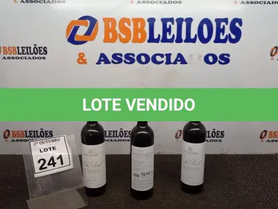 LOTE 241 - 03 GARRAFAS DE VINHO FINO TINTO SECO VALA REAL DE 750ML SAFRA 2019. (NO ESTADO) ATENÇÃO! FAZER A VISITAÇÃO ANTES DE ARREMATAR, NÃO SABEMOS SE FUNCIONA, LEILÃO NÃO TEM GARANTIA E NEM DEVOLUÇÃO, SUJEITO A POSSÍVEIS AVARIAS VISÍVEIS/OCULTAS E/OU AUSÊNCIA DE COMPONENTES.