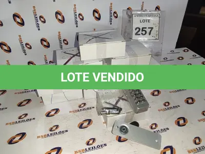 LOTE 257 - 10 CAIXAS COM FECHADURAS. (NO ESTADO EM QUE SE ENCONTRA. SUJEITO A AVARIAS OCULTAS/VISÍVEIS.)
